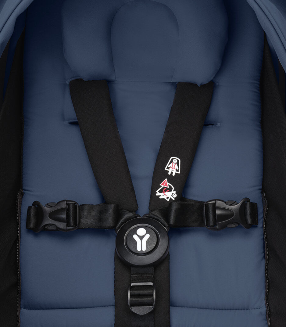 Stokke® YOYO3® 0+ Navy Blue. Harness, close-up. galery image 4